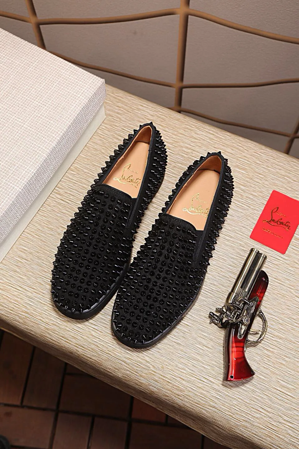 Men's shoes💰: 460💰christian louboutin (CL red sole shoes) counter nail series, high-top casual sneakers for couples📢 📢 📢 Exclusive hot style release🎈🎈💪Movable latex feet👻Finished outsole line [Proud]😝Female 35-40#Male 38#-46, global supply😝 [Top version]: Original imported cowhide upper, top original leather lining, original molded TPU outsole, original 1:1 detail processing, original shoe last.